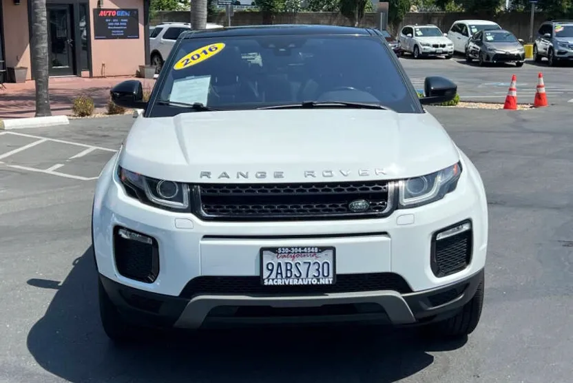 2016 Land Rover Range Rover Evoque SE photo 1