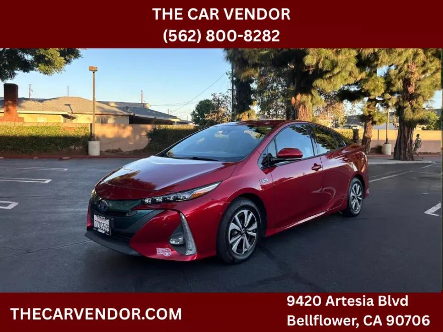 2017 Toyota Prius Prime Three Four photo 1