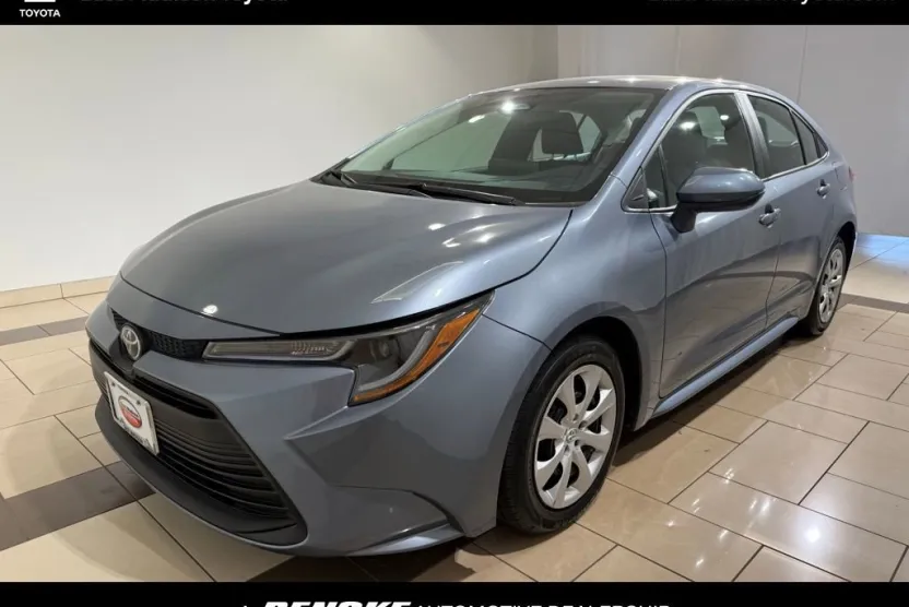 2023 Toyota Corolla LE photo 1