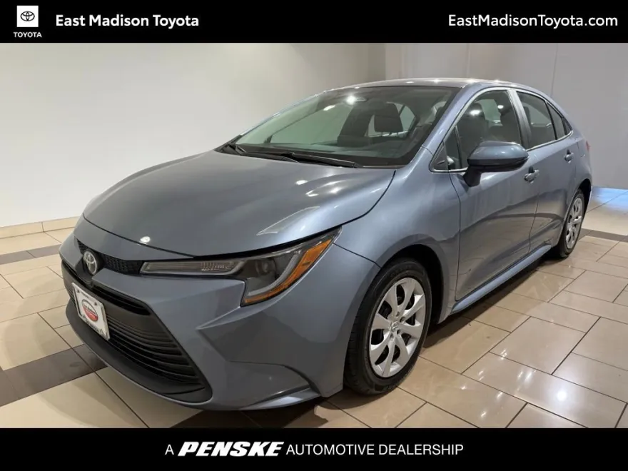 2023 Toyota Corolla LE photo 1