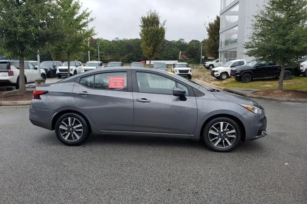 2021 Nissan Versa 1.6 SV photo 1