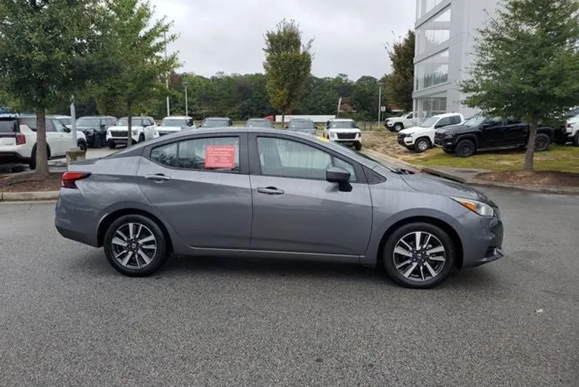 2021 Nissan Versa 1.6 SV photo 1