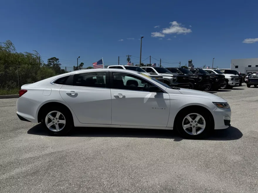 2019 Chevrolet Malibu photo 1