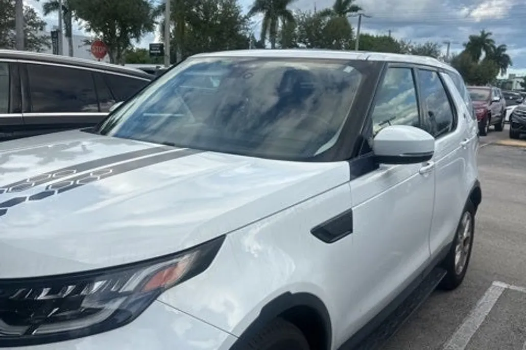 2019 Land Rover Discovery SE photo 1