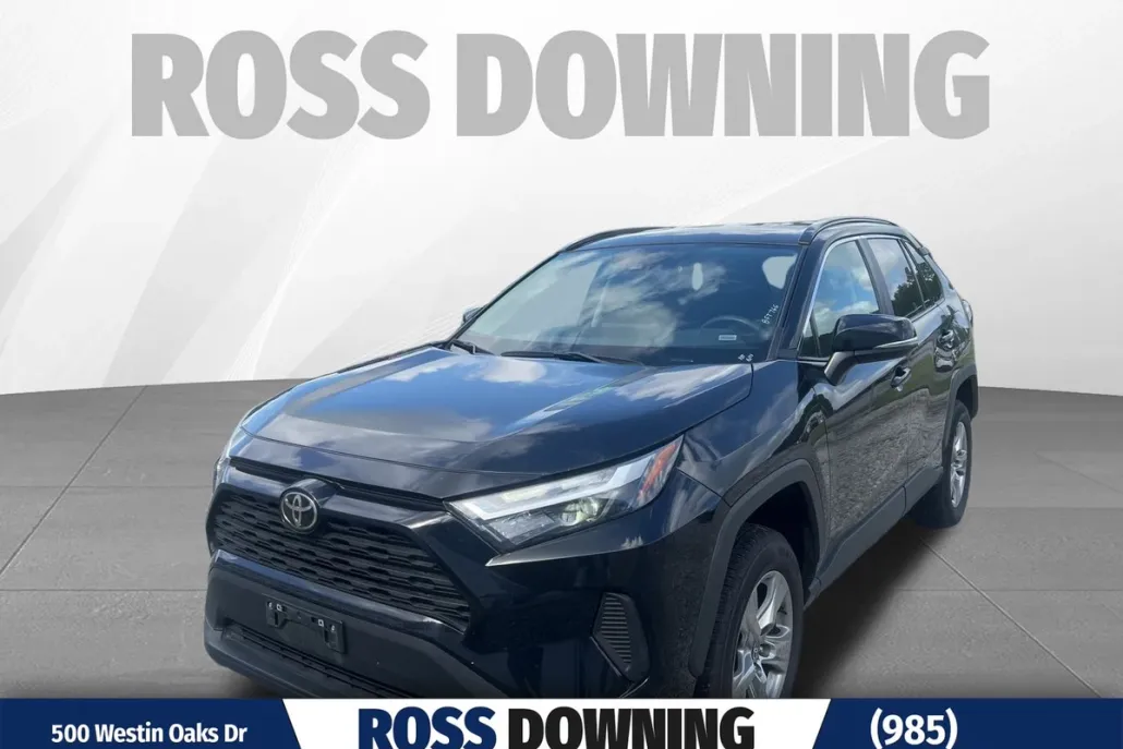2024 Toyota RAV4 XLE photo 1
