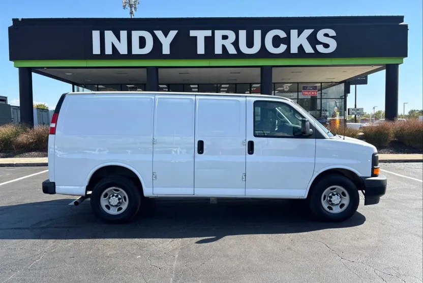 2017 Chevrolet Express 2500 Cargo Van photo 1
