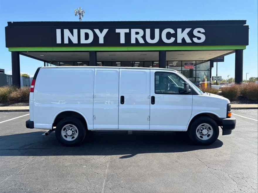2017 Chevrolet Express 2500 Cargo Van photo 1