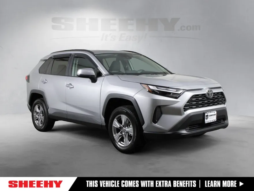 2022 Toyota RAV4 XLE photo 1