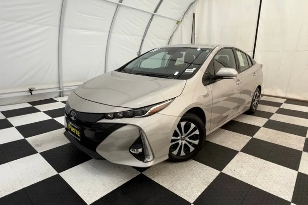 2021 Toyota Prius Prime LE photo 1