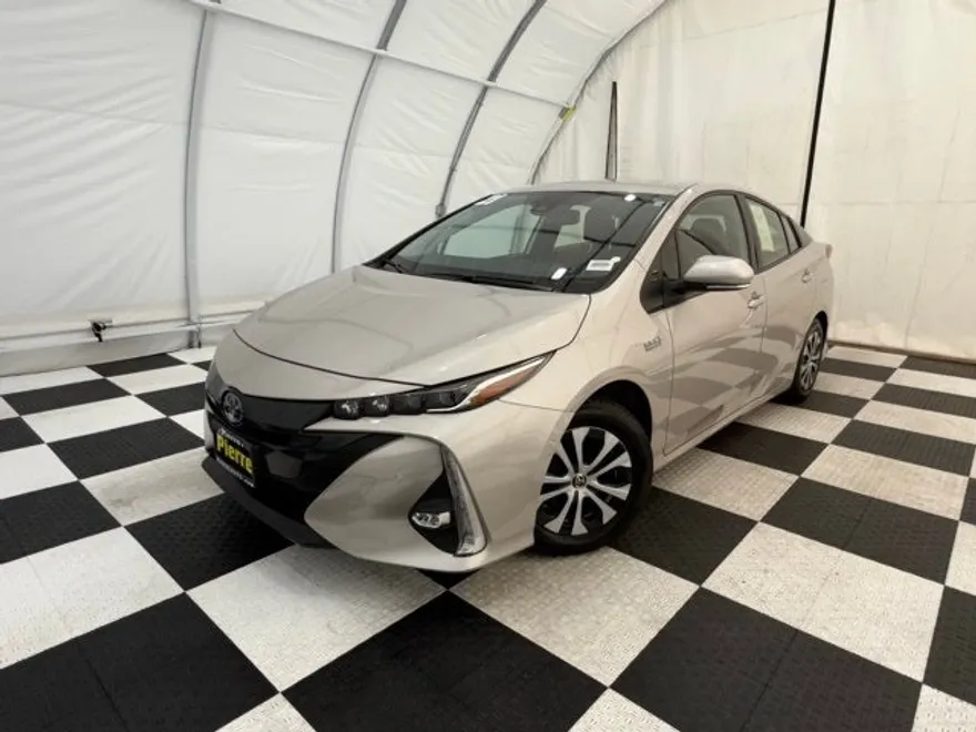 2021 Toyota Prius Prime LE photo 1