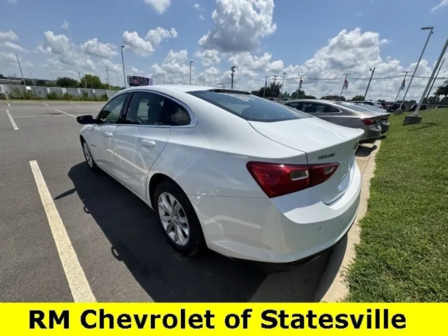 2024 Chevrolet Malibu 1LT photo 1