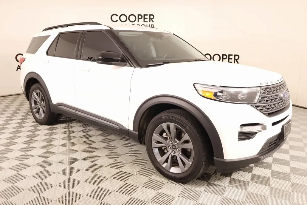 2022 Ford Explorer XLT photo 1