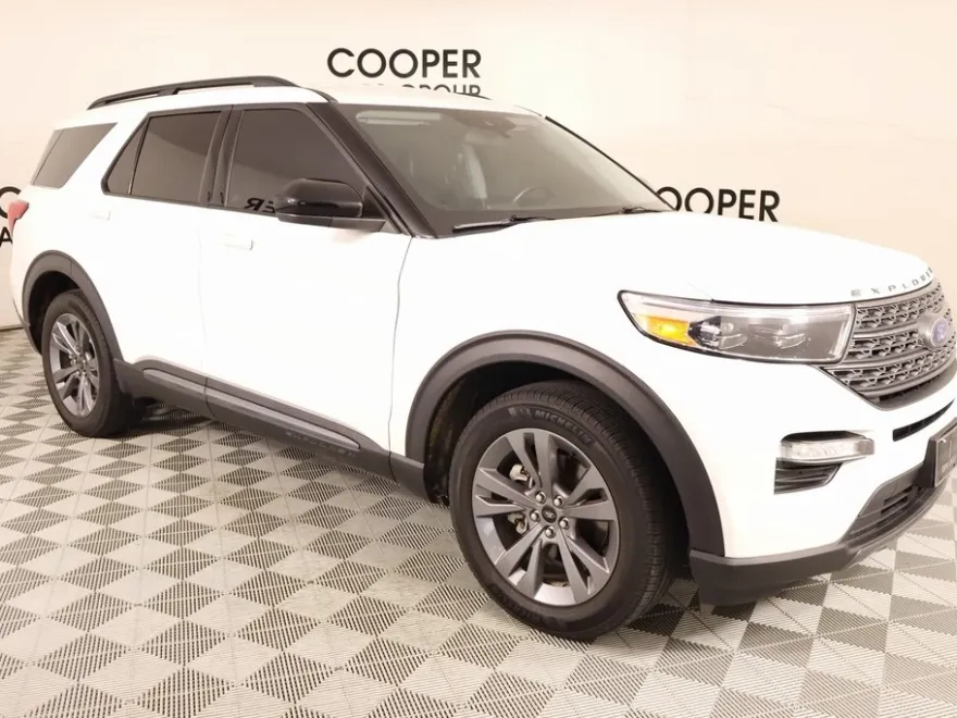 2022 Ford Explorer XLT photo 1