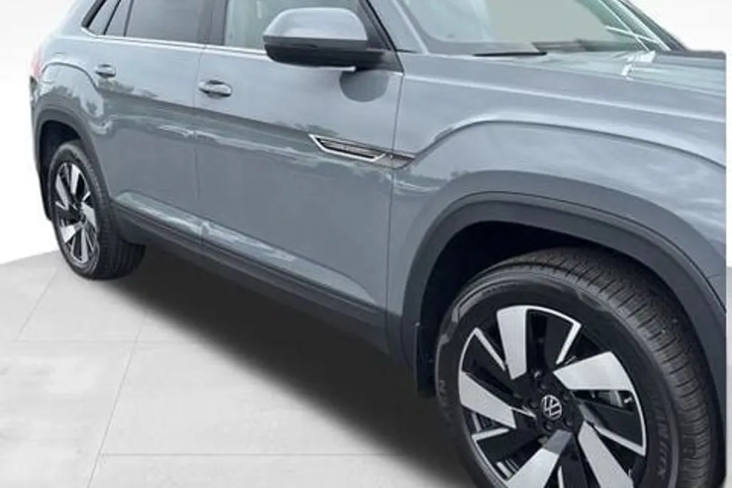 2025 Volkswagen Atlas Cross Sport SE Technology photo 1