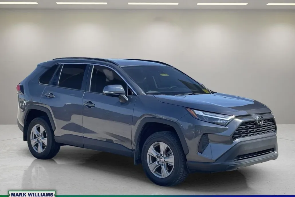 2024 Toyota RAV4 XLE photo 1