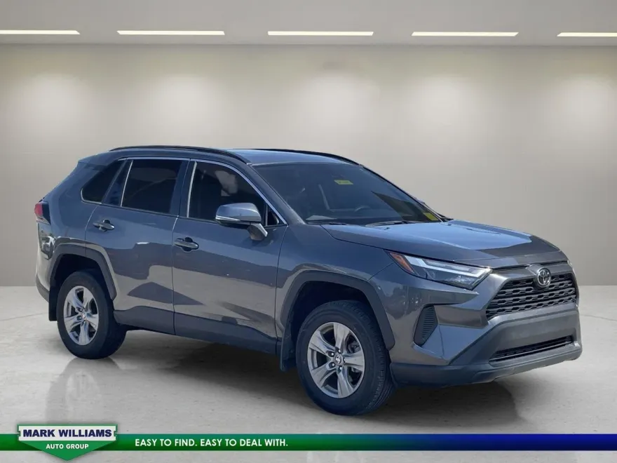 2024 Toyota RAV4 XLE photo 1