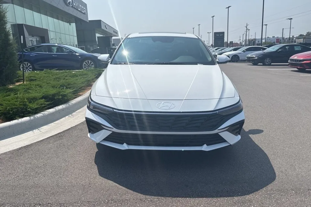 2025 Hyundai Elantra Hybrid Limited photo 1