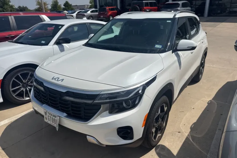 2024 Kia Seltos EX photo 1