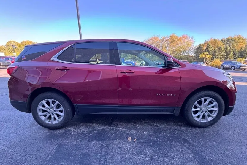 2018 Chevrolet Equinox LT photo 1