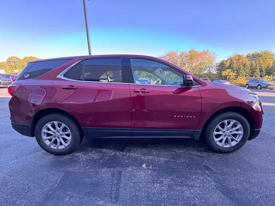 2018 Chevrolet Equinox LT photo 1