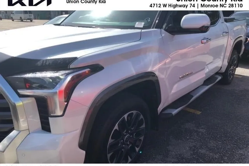 2023 Toyota Tundra Limited photo 1