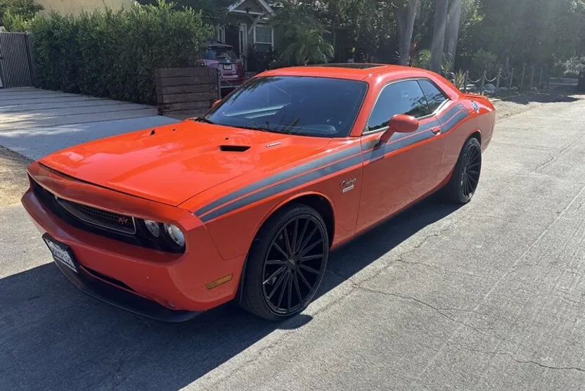 2013 Dodge Challenger R/T photo 1