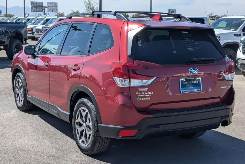 2021 Subaru Forester Premium photo 1
