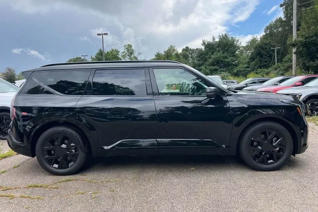 2026 Kia EV9 Land photo 1