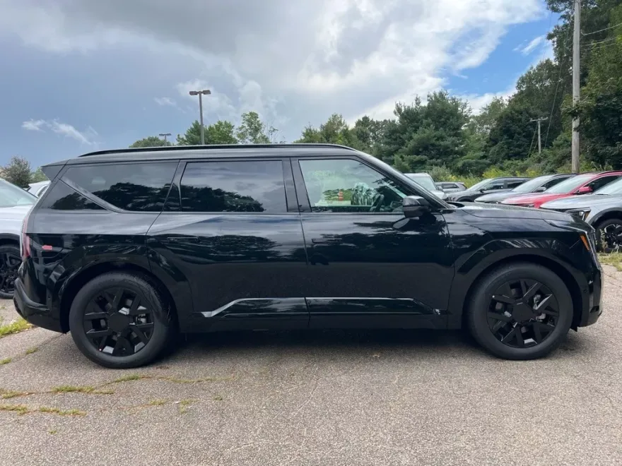 2026 Kia EV9 Land photo 1