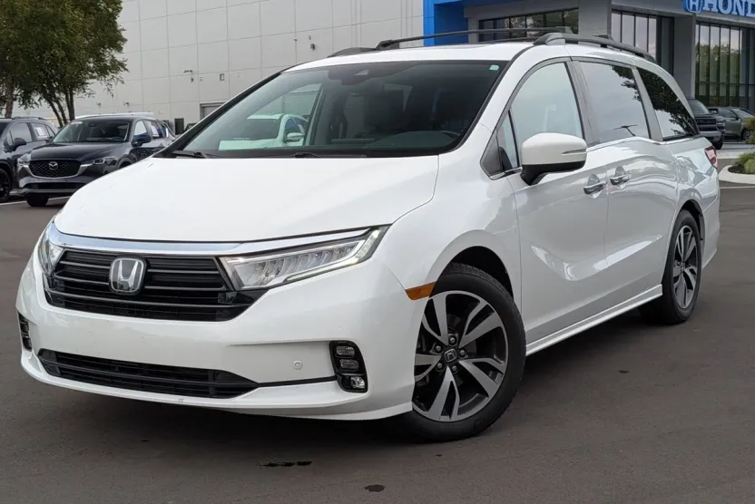 2022 Honda Odyssey Touring photo 1