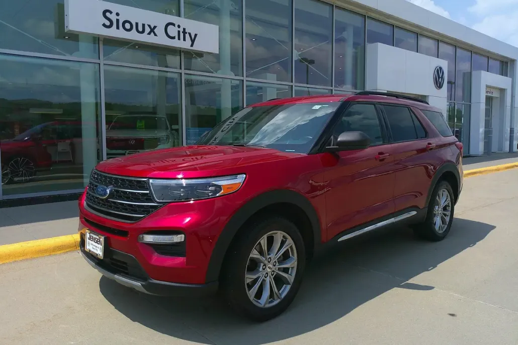 2020 Ford Explorer XLT photo 1