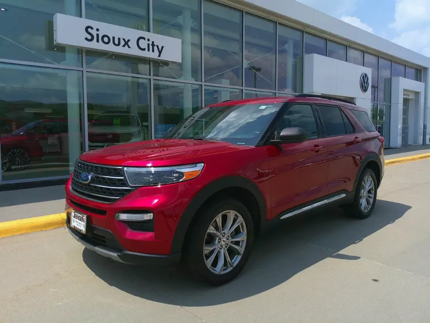 2020 Ford Explorer XLT photo 1