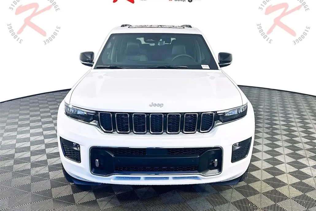 2025 Jeep Grand Cherokee Overland photo 1