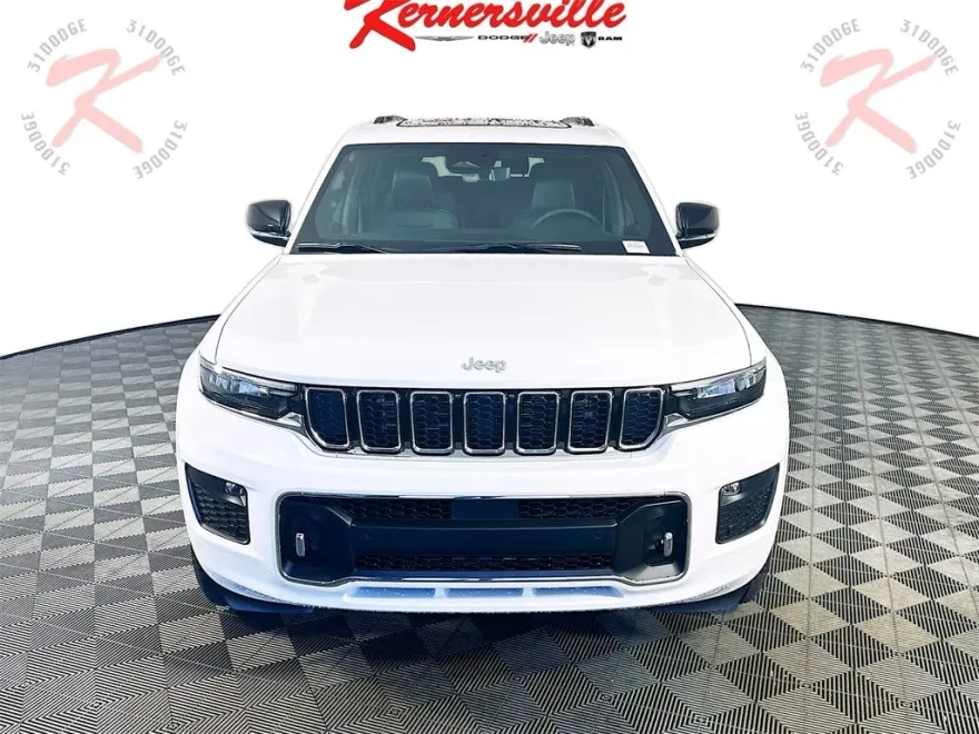 2025 Jeep Grand Cherokee Overland photo 1