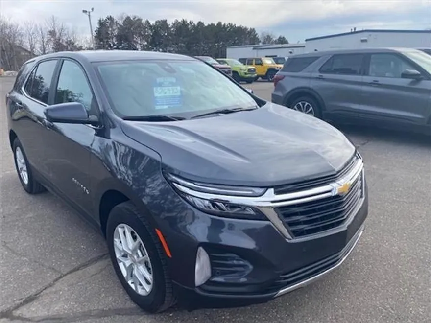 2022 Chevrolet Equinox LT photo 1