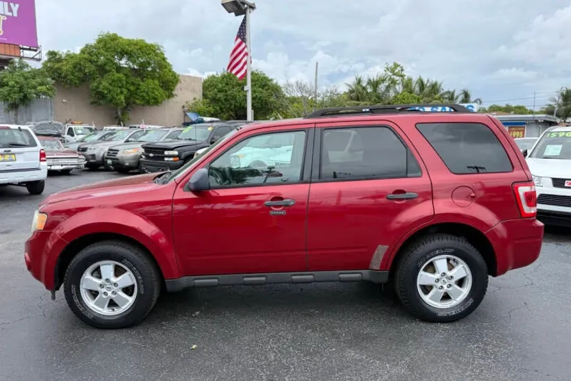 2010 Ford Escape XLT photo 1