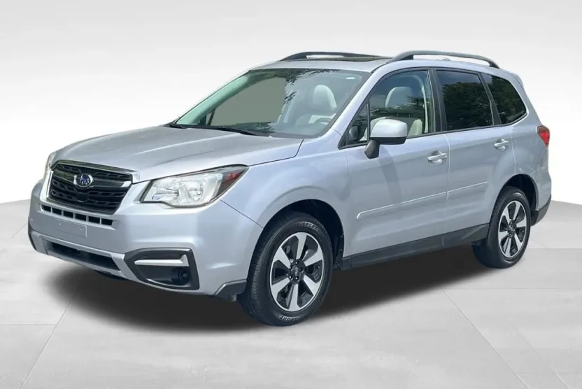2017 Subaru Forester 2.5i Premium photo 1
