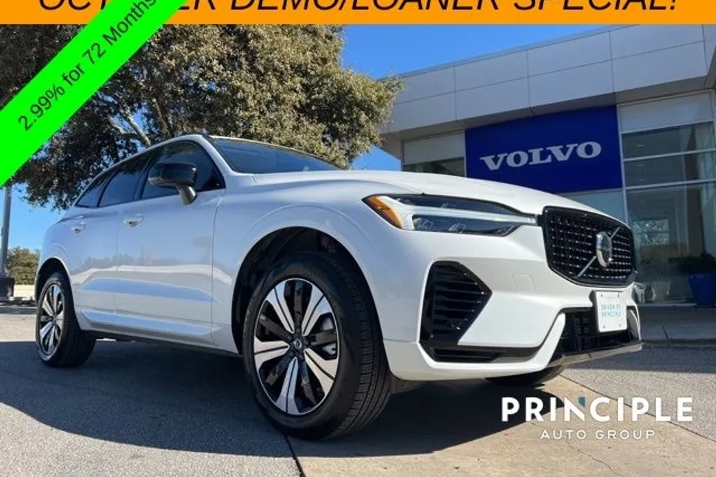 2025 Volvo XC60 Hybrid T8 Core photo 1