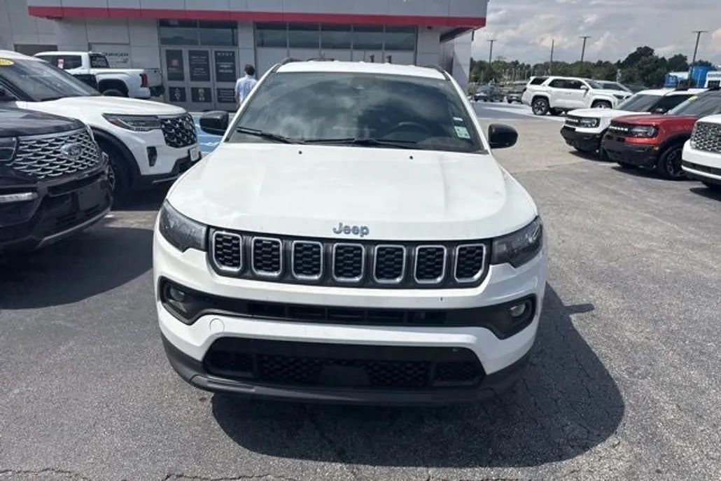 2024 Jeep Compass Latitude photo 1
