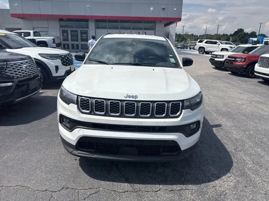 2024 Jeep Compass Latitude photo 1
