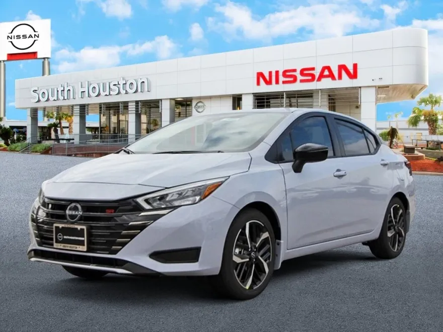 2025 Nissan Versa 1.6 SR photo 1