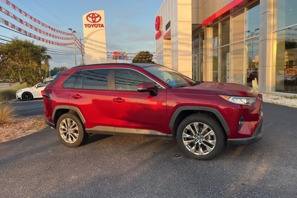 2019 Toyota RAV4 XLE Premium photo 1