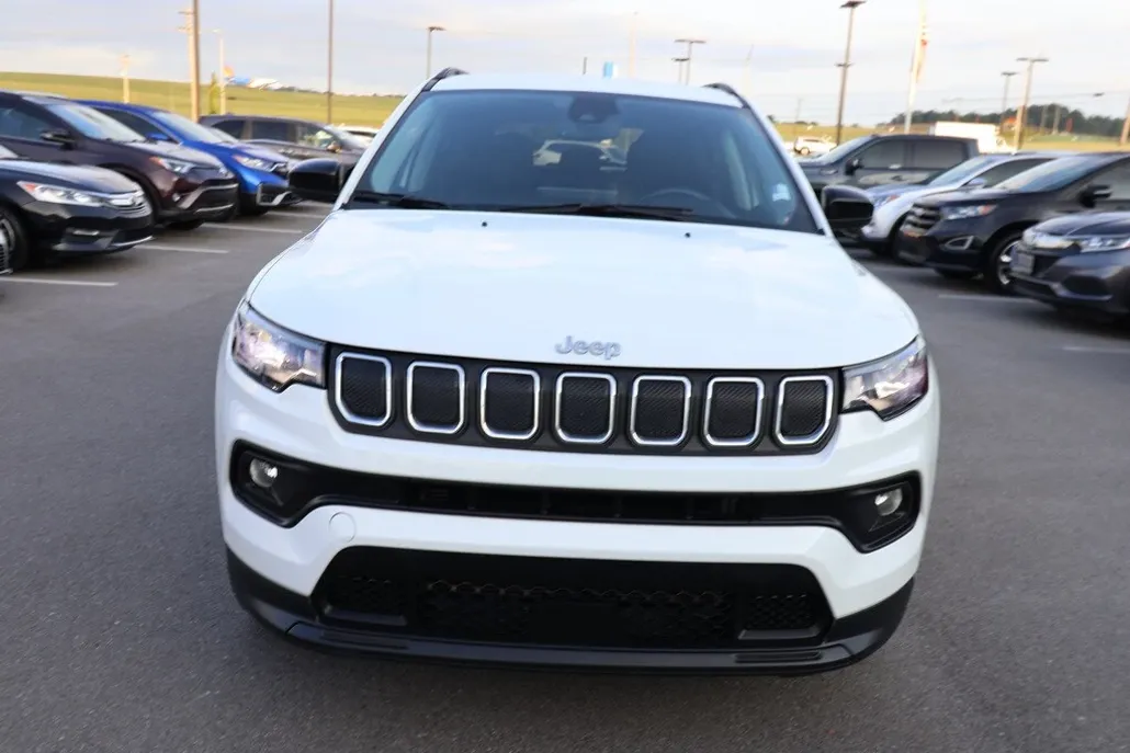 2022 Jeep Compass Latitude Lux photo 1
