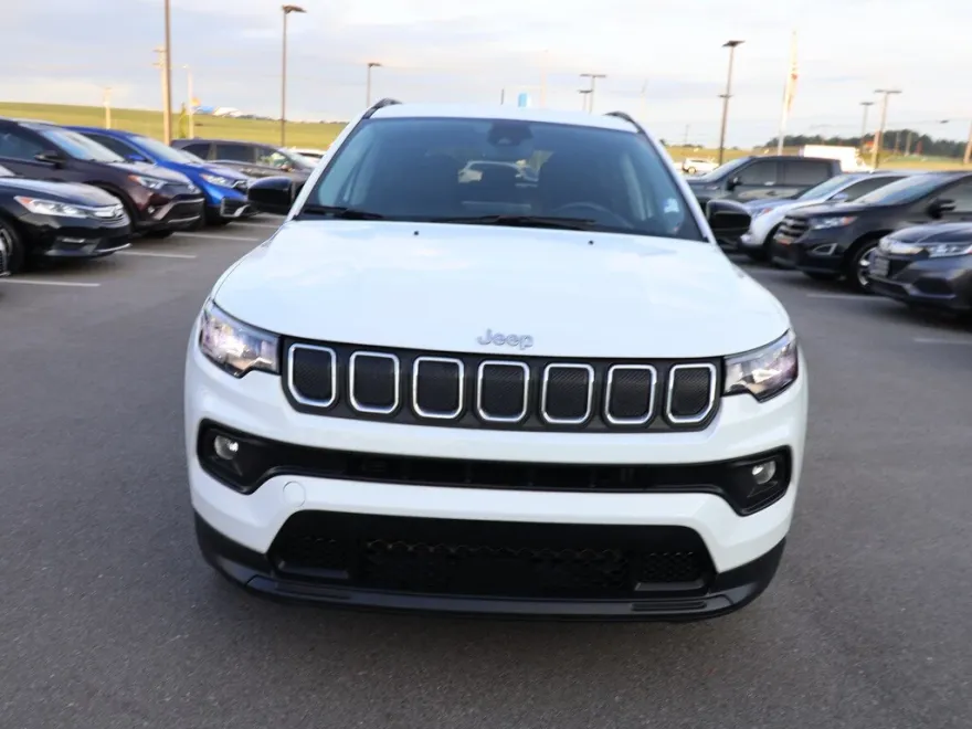 2022 Jeep Compass Latitude Lux photo 1