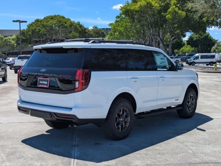 2025 Ford Expedition photo 1