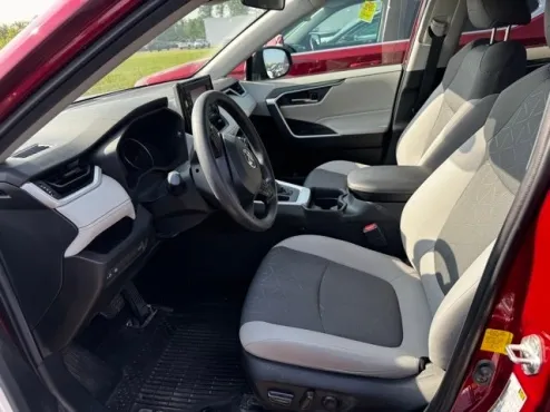2021 Toyota RAV4 XLE photo 4