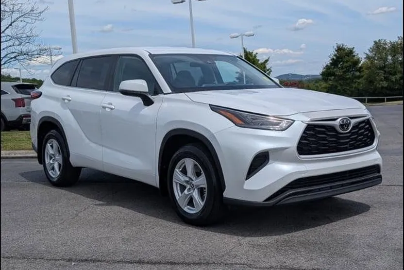 2023 Toyota Highlander L photo 1