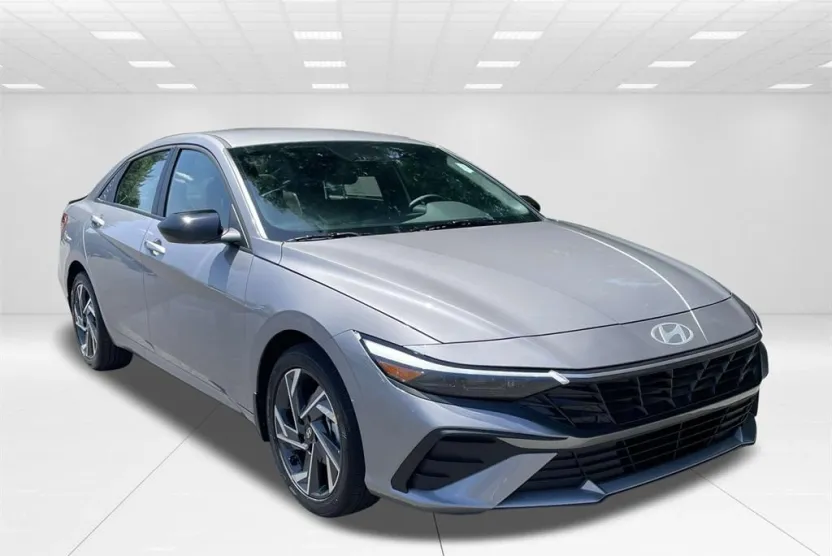 2025 Hyundai Elantra SEL Sport photo 1
