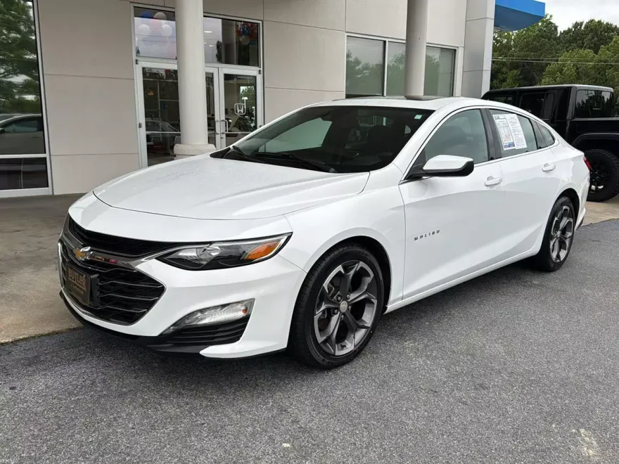 2023 Chevrolet Malibu 1LT photo 1