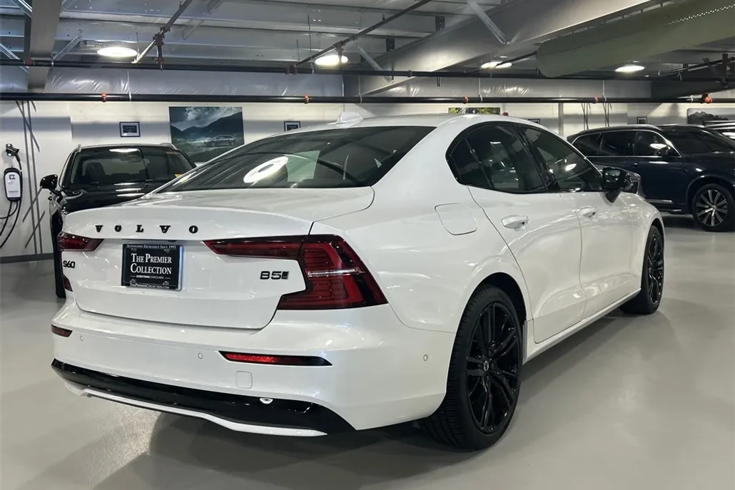 2024 Volvo S60 B5 Plus Black Edition photo 1